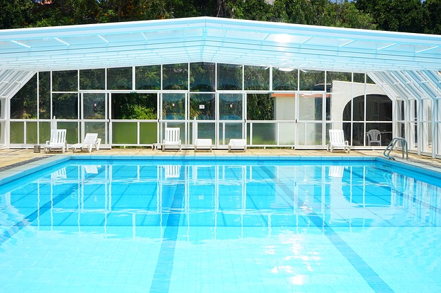 pool piscine avec abri